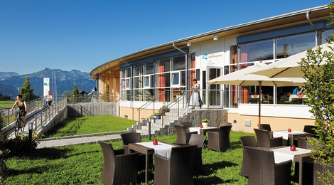 Quellengarten_Eingang1_1400x650px